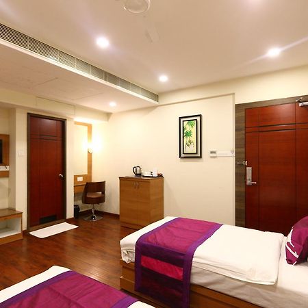 Fabhotel Prime Adore Residency Ченай Екстериор снимка