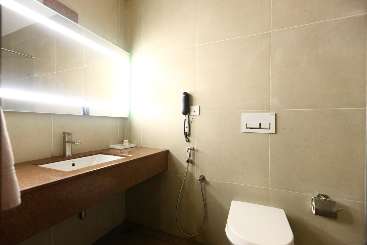 Fabhotel Prime Adore Residency Ченай Екстериор снимка