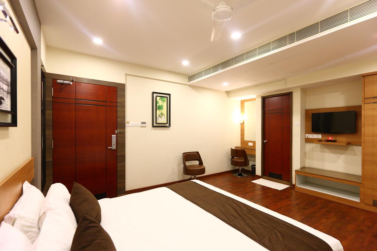 Fabhotel Prime Adore Residency Ченай Екстериор снимка